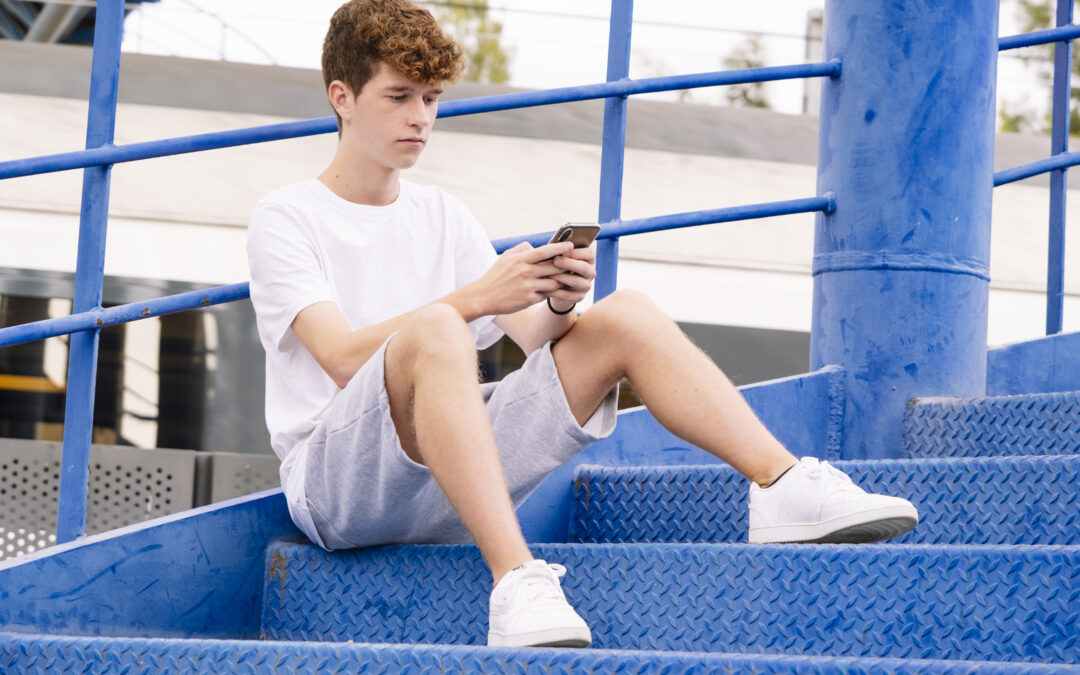 How Social Media Affects Teen Mental Health: Strategies for Staying Balanced